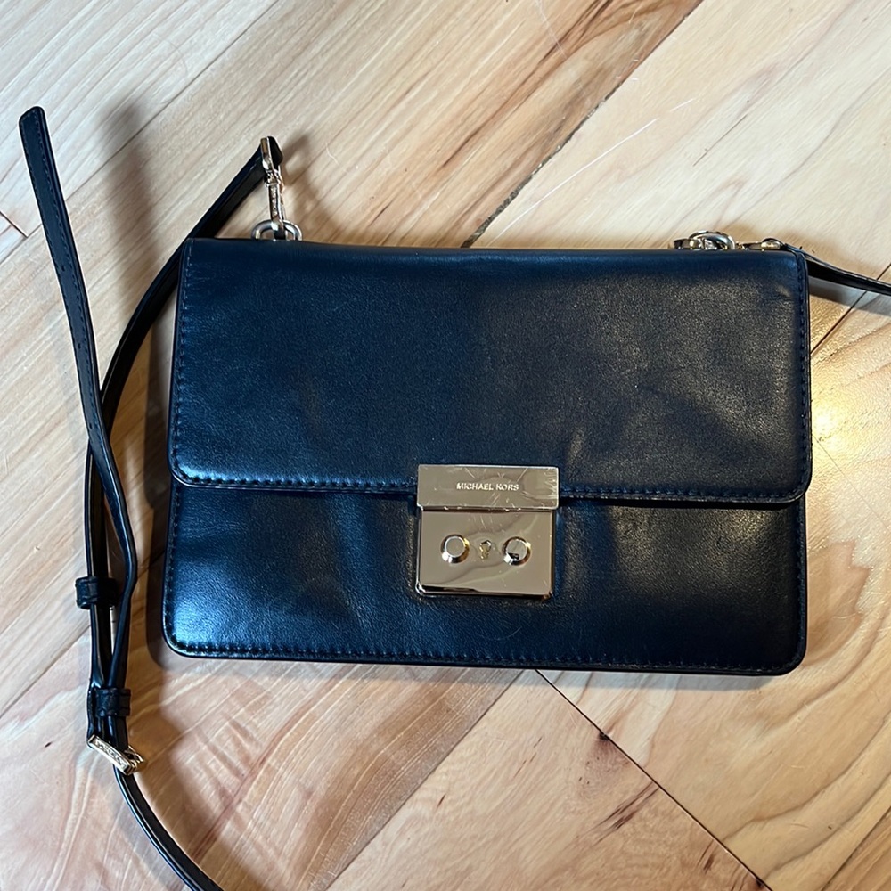 MICHAEL Michael Kors
Sloan Large Gusset Crossbody Bag, Black